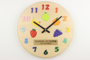 卒園記念品：クラス名と園名・年号をお入れした大きい円形時計