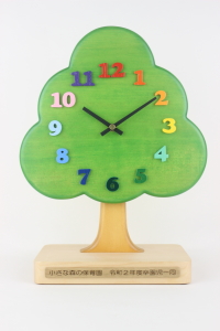 卒園記念品：園様のイメージでデザインした木の形の置き時計