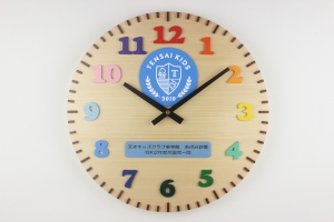 卒園記念品：園章とメッセージをお入れした大きい円形時計(分秒目盛あり)