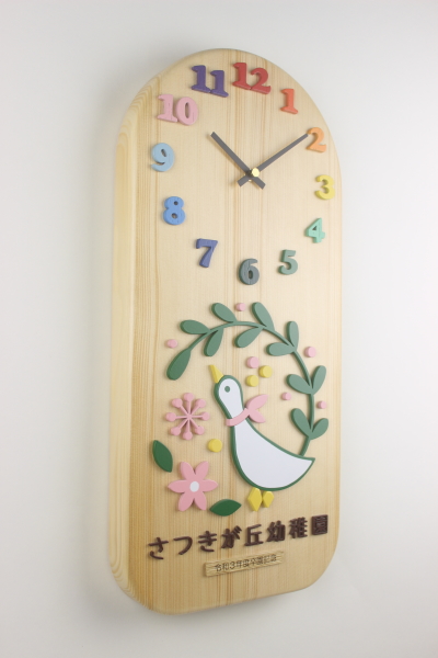 卒園記念品：園様のオリジナルイラストと園名ロゴをお入れした掛け時計