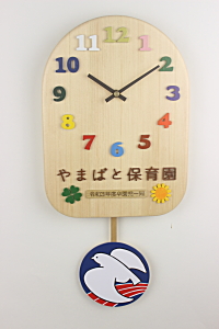 卒園記念品：園名ロゴと園章をお入れした振り子時計