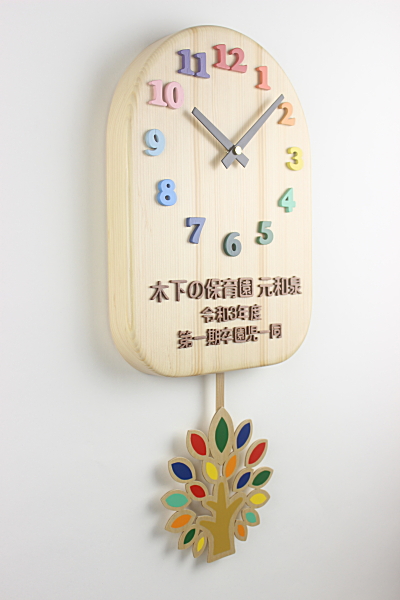 卒園記念品：園章（イラスト）を振り子に使った振り子時計