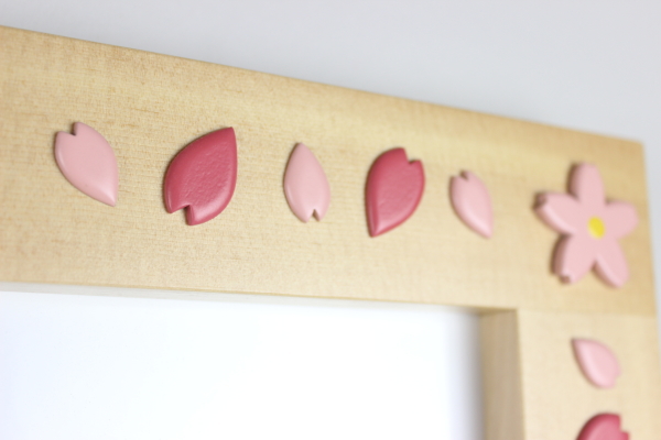 �ԏ�����c�t���l�̑����L�O�̃z���C�g�{�[�h