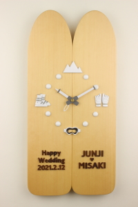 結婚祝い：スキー板とスキーグッズの掛け時計