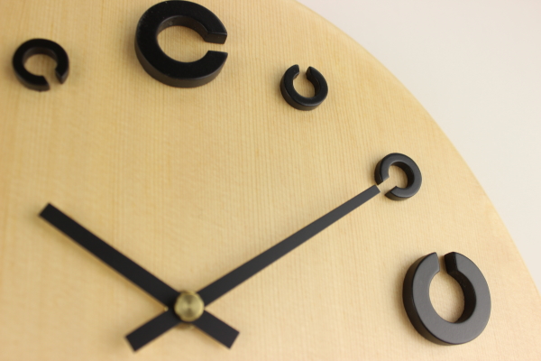 眼科様への開院祝いの掛け時計：「ランドルト環の文字盤」と「ロゴマーク」