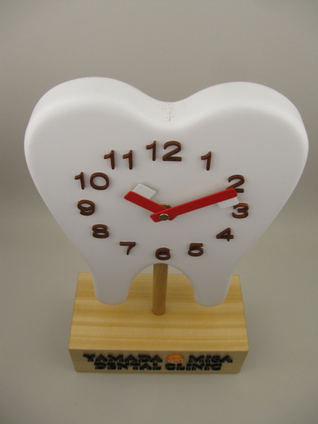 歯科医院様への開院祝いの「歯の形の置き時計」006