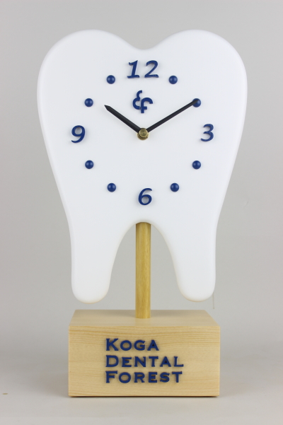 歯科医院様への開院祝い：歯の形の置き時計「016」