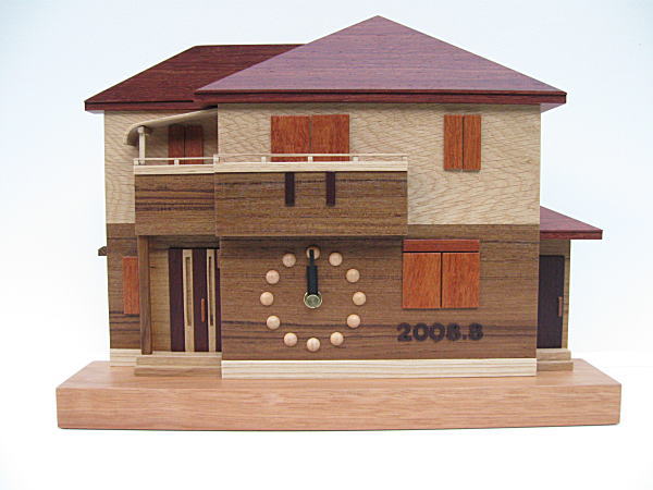 新築祝い：新築の家と同じ形の木の時計【家型時計：vol.61】