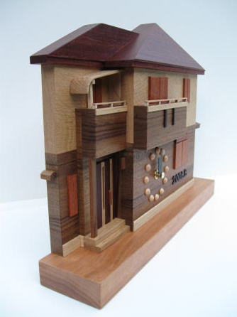 新築祝い：新築の家と同じ形の木の時計【家型時計：vol.61】