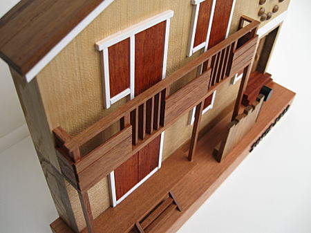 新築祝いの家と同じ形の木製時計【家型時計：vol.71】