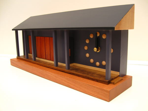 「新築祝」いに世界でひとつの「木製時計」：家と同じ形の時計です。