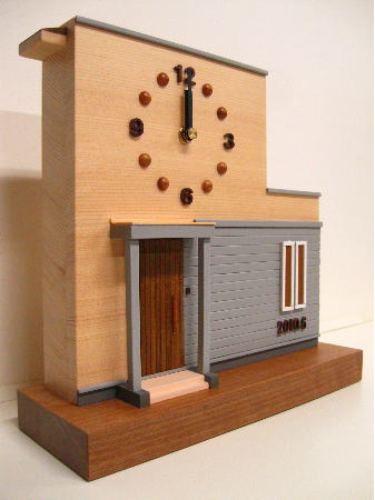 「新築祝い」に世界でひとつの「木製時計」：家と同じ形の時計です。