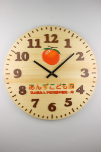 卒園記念品：園名のロゴをお入れした直径「５０ｃｍ」の大きな卒園記念時計