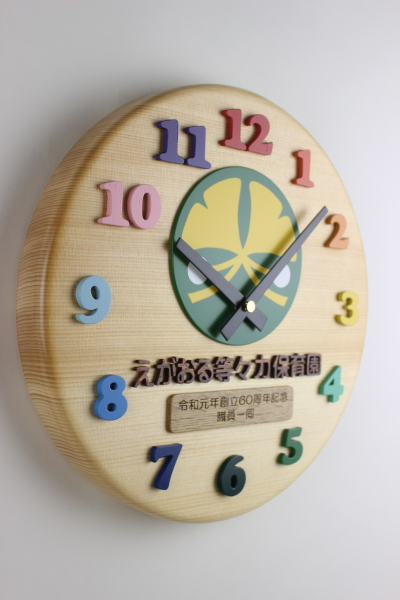 卒園記念品：園章をお入れした直径「３２ｃｍ」の円形掛け時計【木の谷のトヨモク】